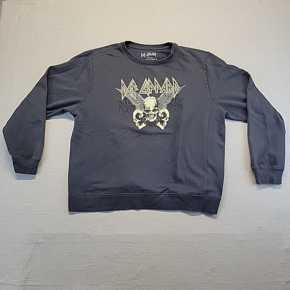 Def Leppard Adult XL Sweatshirt Black Skull Wings Graphic Crewneck 2023 Licensed